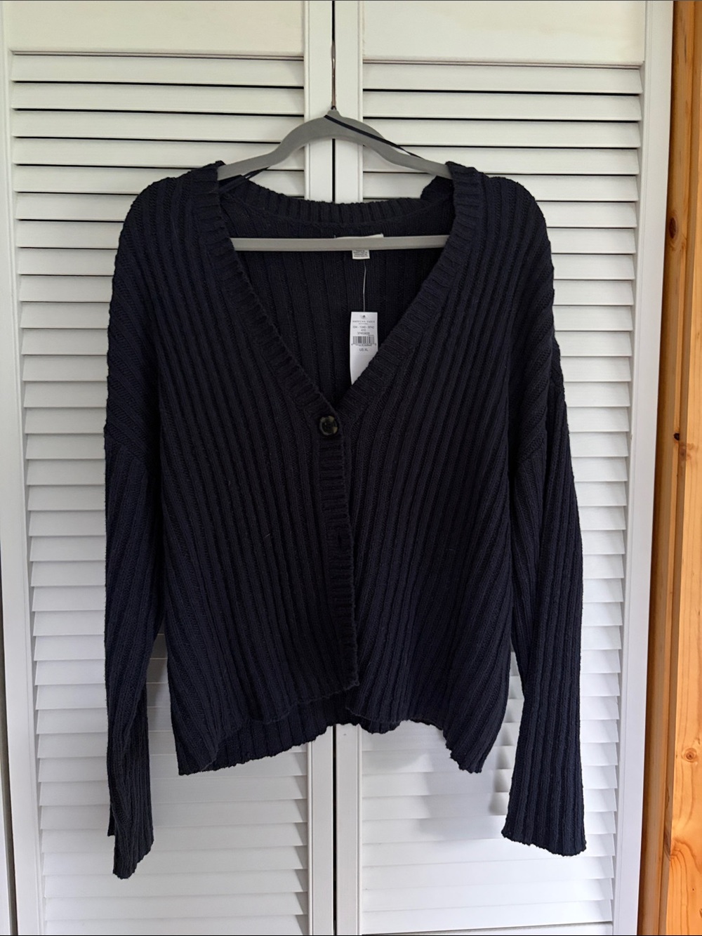 American Eagle Outfitters Dark Navy Ribbed V‑Neck Cardigan